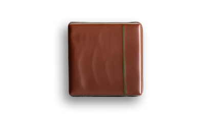 Ganache chocolat nature 66% Vanuatu, onctueuse et fondante aux notes d’épices grillées et fruits séchés. 
