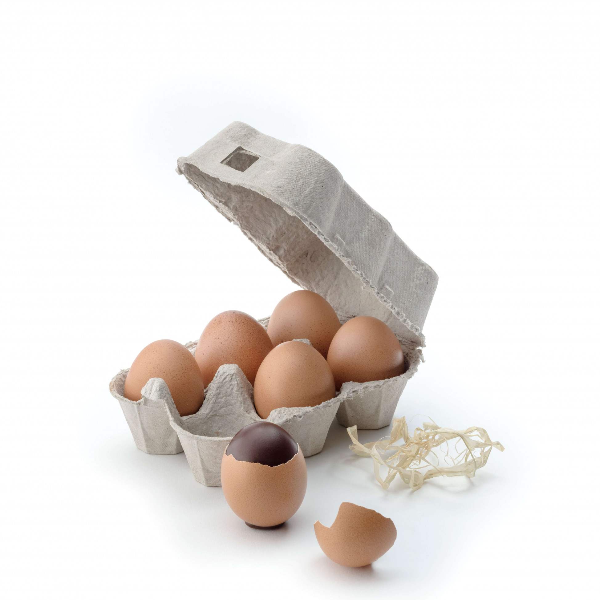 Un œuf à la coque au chocolat et praliné de Paques patrick roger